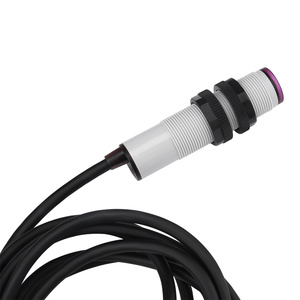 อุปกรณ์เสริมสำหรับเซนเซอร์ออพติคอลแบบ M18ที่มีการสะท้อนแบบกระจายและความสัมพันธ์ของการสะท้อนเฉพาะสำหรับพื้นผิวที่สะท้อนแสง