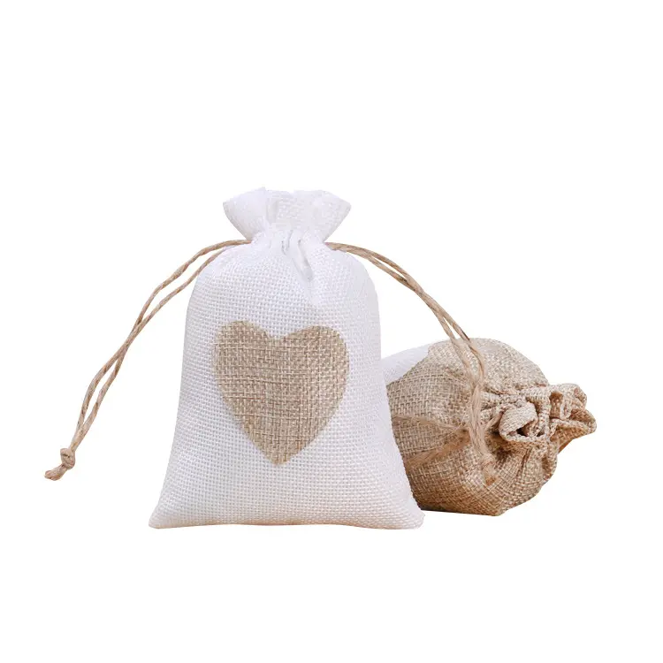 Borsa di tela di lino piccola all'ingrosso borsa con coulisse a cuore regalo di caramelle tasche di lino imballaggio per sacchetti di polvere di compleanno di nozze