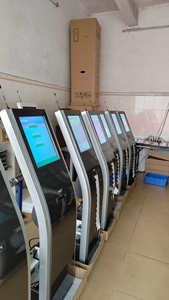 Sistema de colas de alta calidad Quiosco de autoservicio Sistema de gestión de colas Android para Hospital y Banco