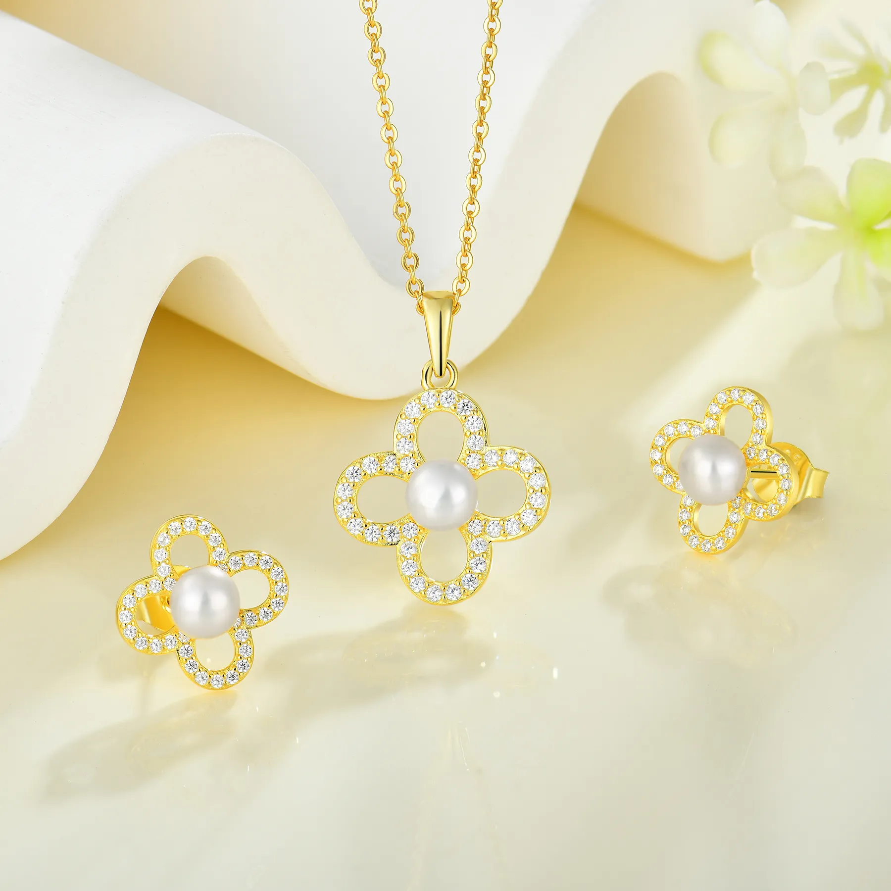 Luxe trèfle à quatre feuilles pendentif collier boucle d'oreille trèfle perle d'eau douce blanc Zircon ensemble de bijoux dame cadeaux