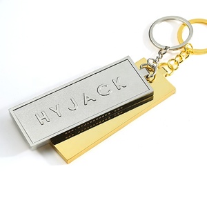 พวงกุญแจโลหะสลักลายนูนแบบกำหนดเองขนาดใหญ่ชุบเงินทอง - Product Image 1