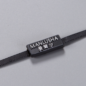 Hangtag-cierre personalizado en relieve para ropa, logotipo de marca, lazo oscilante de plástico, etiquetas colgantes, cadena de sellado - Product Image 3