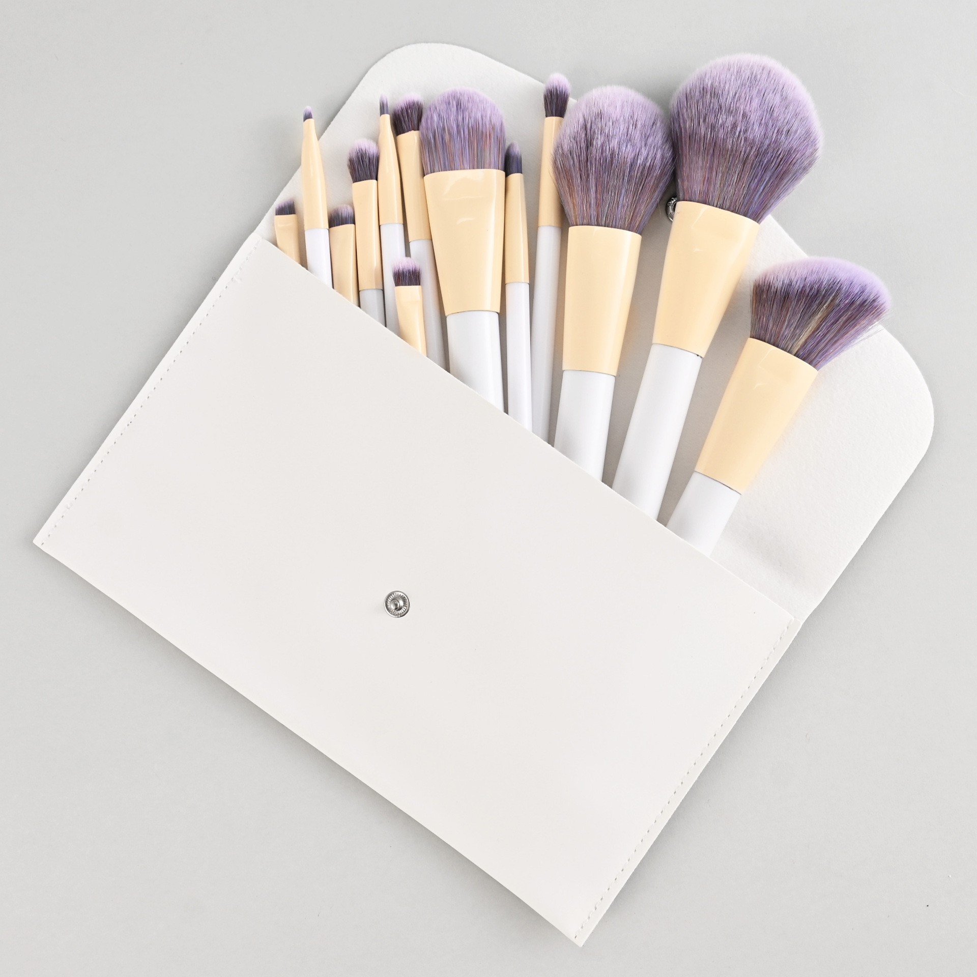 13 pezzi di bellezza devota bianca con capelli viola + borsa in pelle bianca