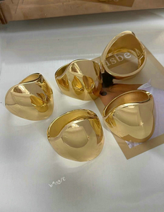 大宽声明锤图案金属镀金手镯 - Product Image 2