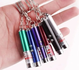 2 in 1 LED lazer işaretçi kedi interaktif oyuncak USB kırmızı işık kedi fare kovalayan oyuncak komik elektrikli kedi oyuncaklar ile metal anahtarlık - Product Image 4