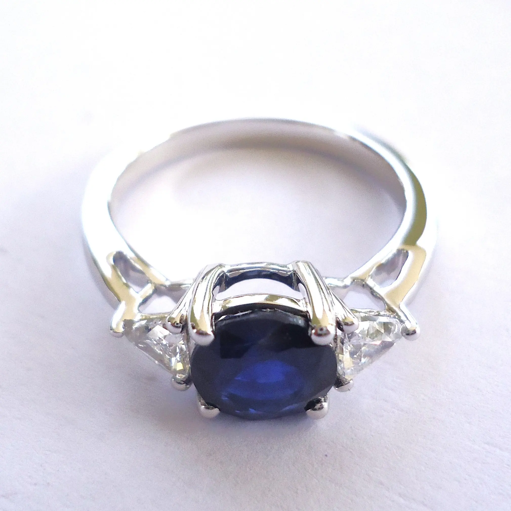 Cincin emas putih wanita, cincin pernikahan sempurna safir biru asli segitiga triliun berlian 18K