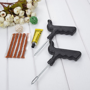 Yüksek kaliteli kamyon içsiz lastik tamir kiti kullanımı kolay araba tubeless lastik tamir kiti araba lastiği tamir kiti yapış<span class=keywords><strong>t</strong></span>ırıcı ile