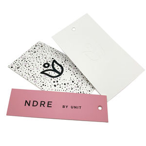 Etiqueta colgante de papel ecológico de tamaño pequeño con logotipo de nombre personalizado etiquetas dobles etiqueta oscilante con etiqueta colgante en relieve para paquete de prendas - Product Image 5