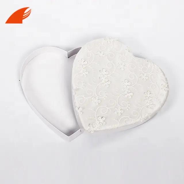 Caixa de chocolate do dia dos namorados de luxo personalizada/caixa de doces rígida branca em forma de coração