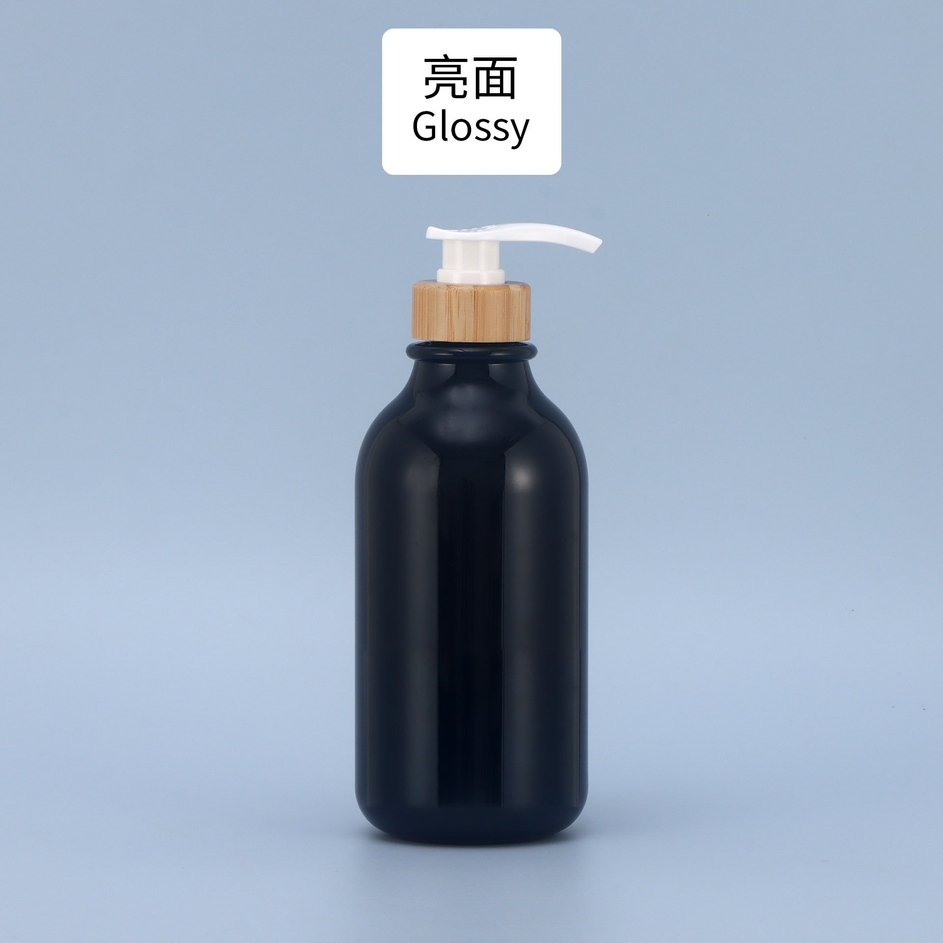 Botella negra brillante con bomba de bambú blanca