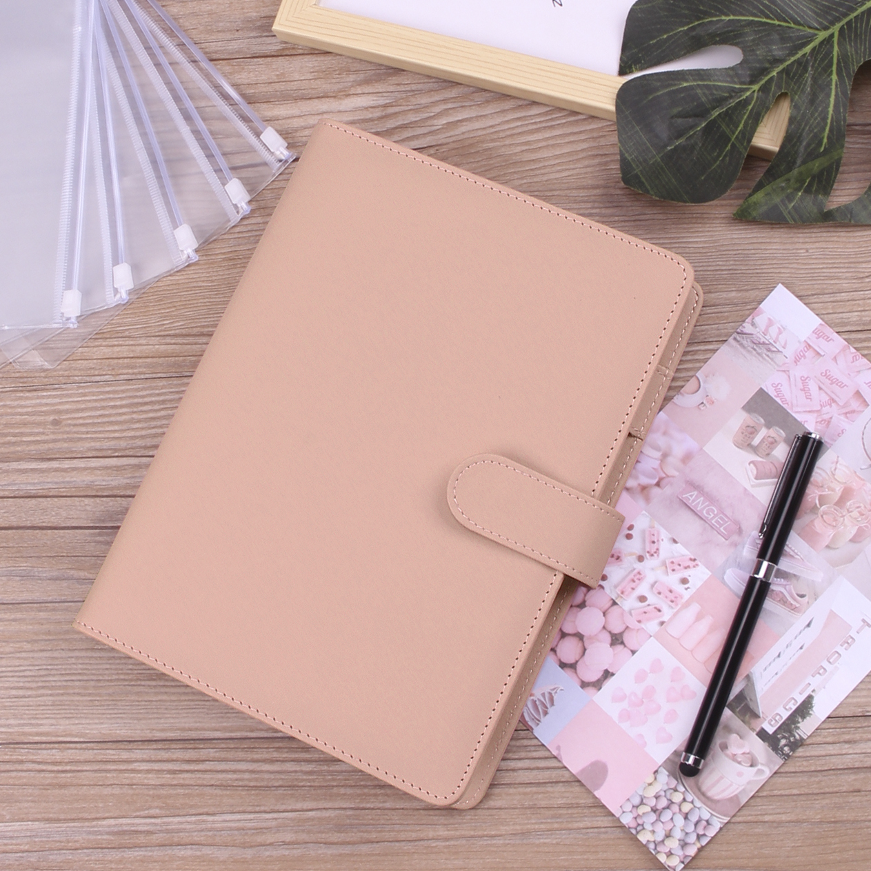 Coque simple rose à boutons-pression
