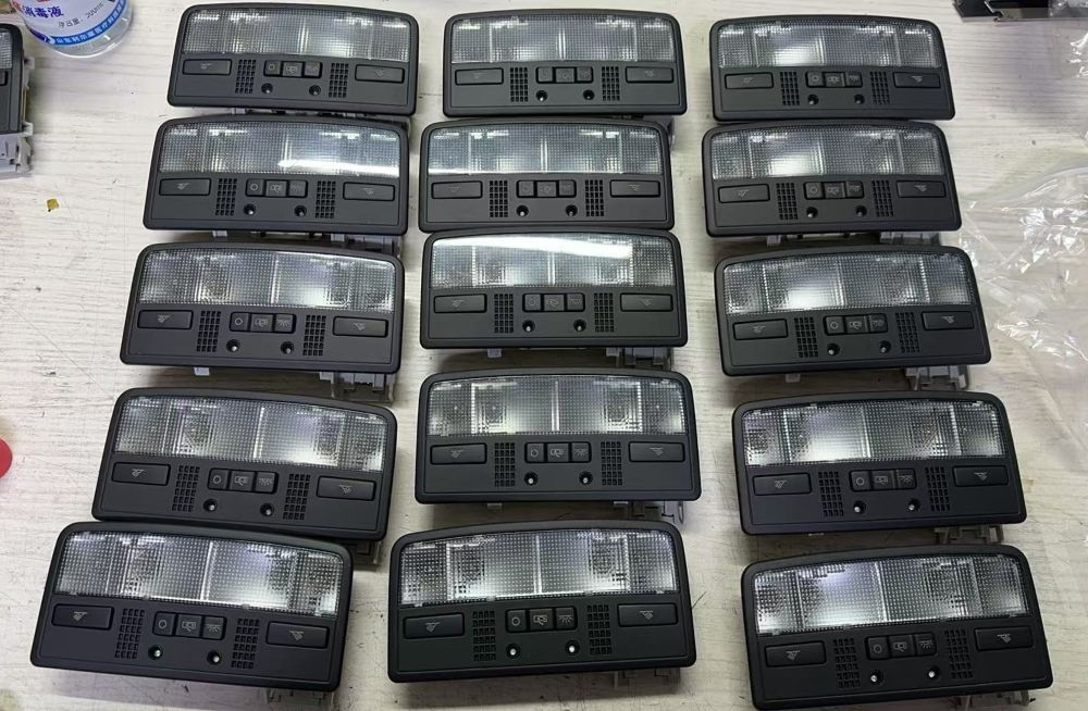 Lámpara de techo gris + arnés de cableado $55