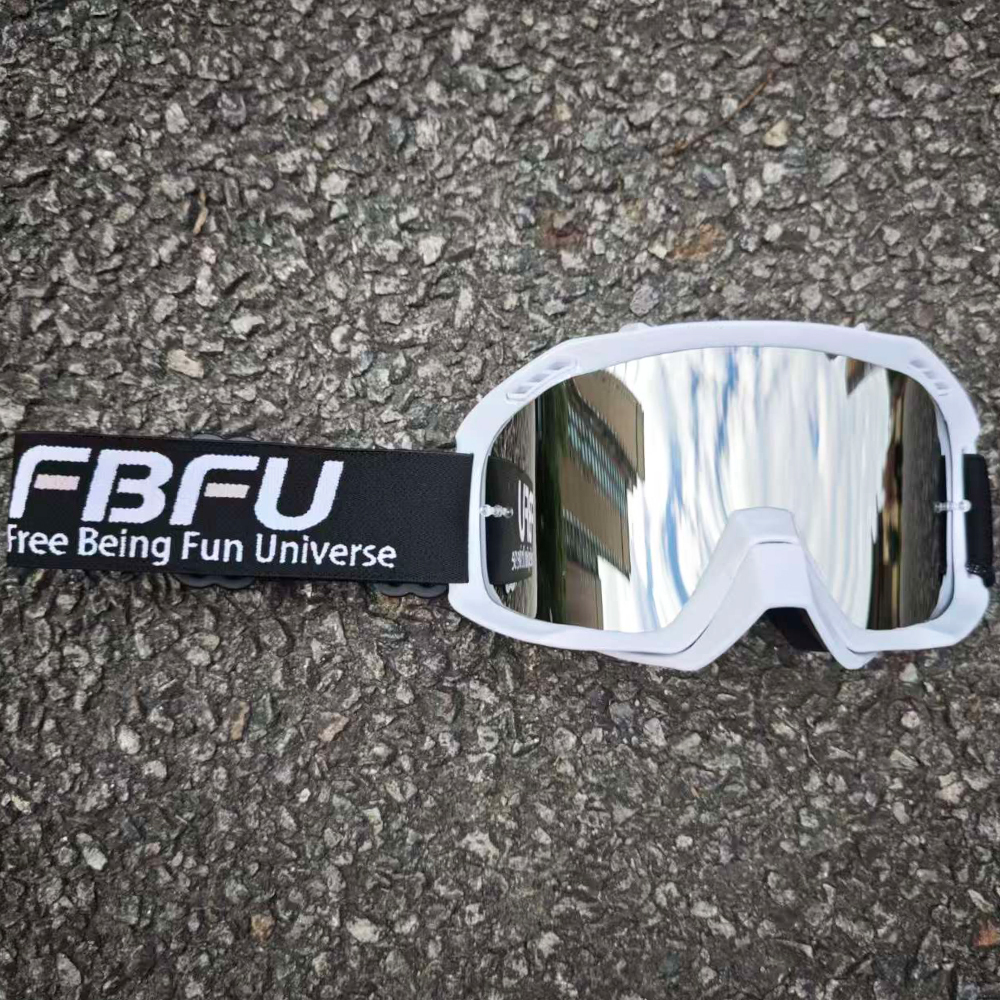 Gafas plateadas con montura blanca.