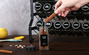 ラベル付き工場直接スパイスジャー金属蓋付きガラススパイスジャースパイスラックキャビネット引き出し用調味料収納ボトル - Product Image 5