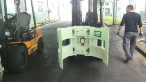 High Quality <strong>Tire</strong> Clamps Forklift Attachment Used in Handling <strong>Tire</strong> <strong>Loading</strong> <strong>and</strong> <strong>Unloading</strong> Work for Sale - Product Image 2