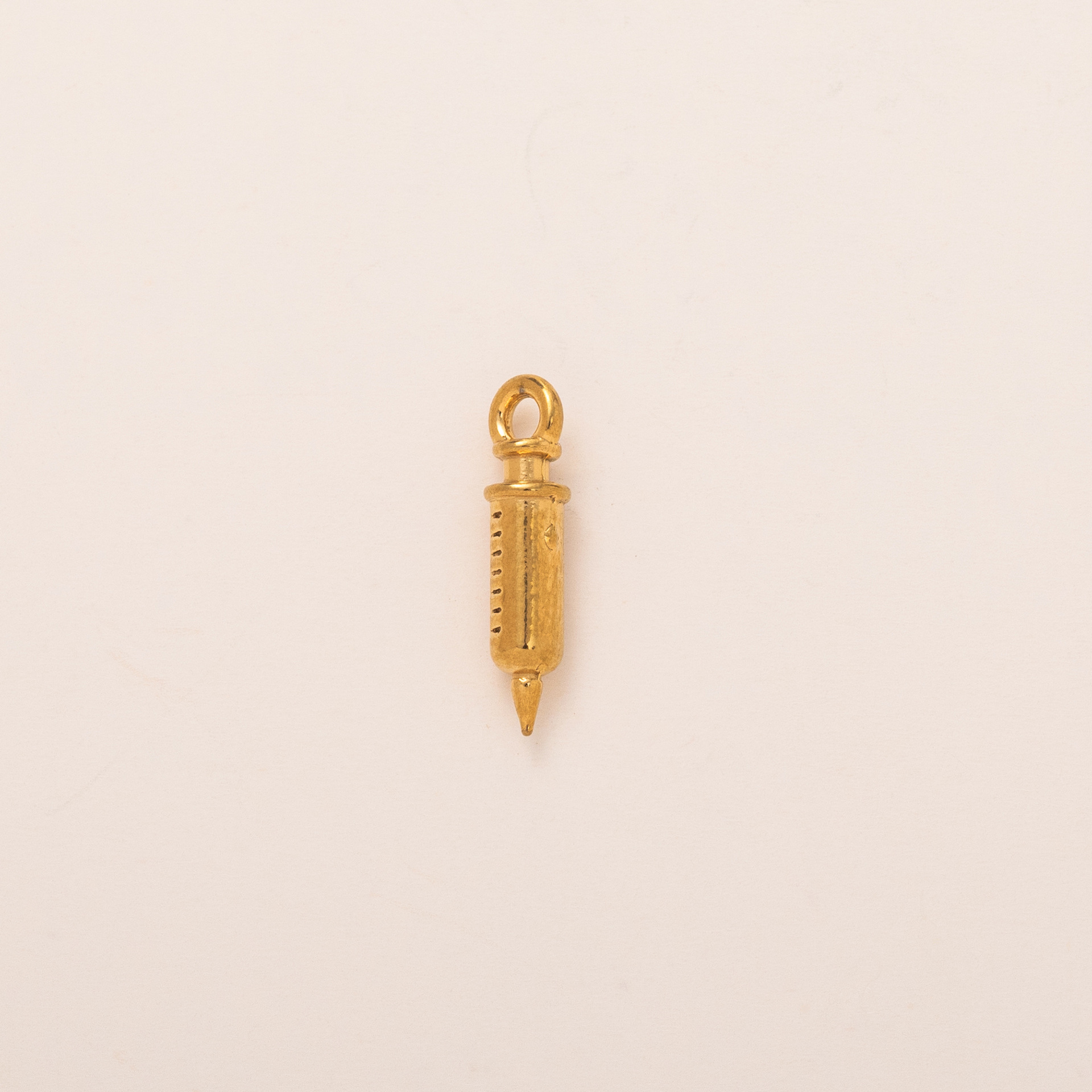 Pendentif seringue