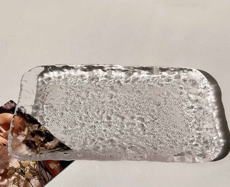 Assiette rectangulaire coeur de glace transparente