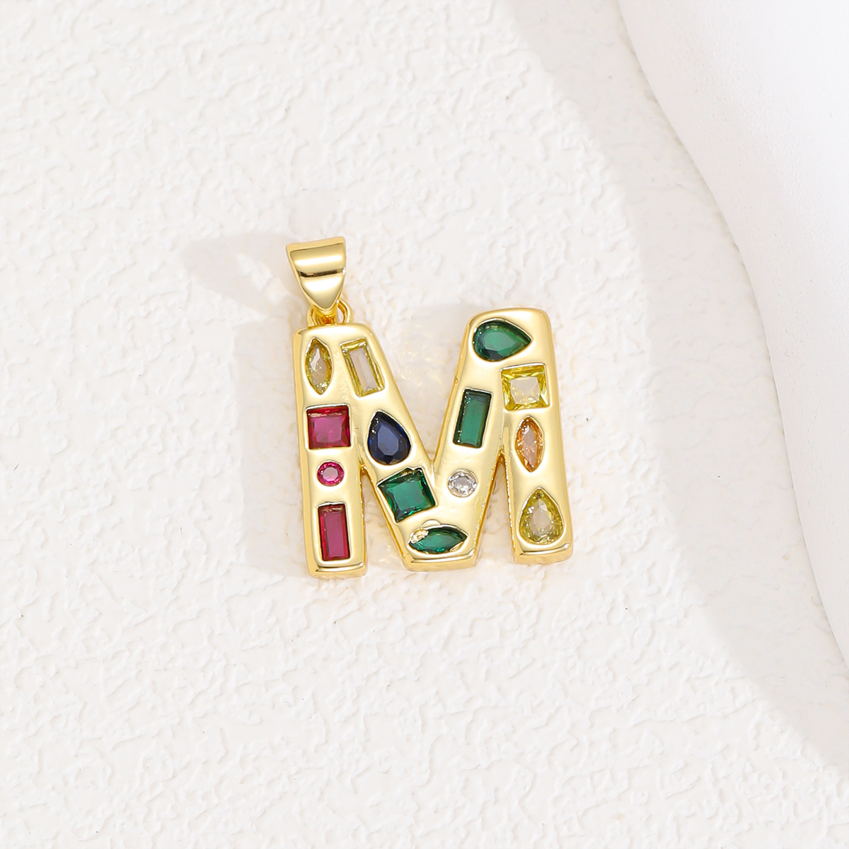 M (pendentif unique)