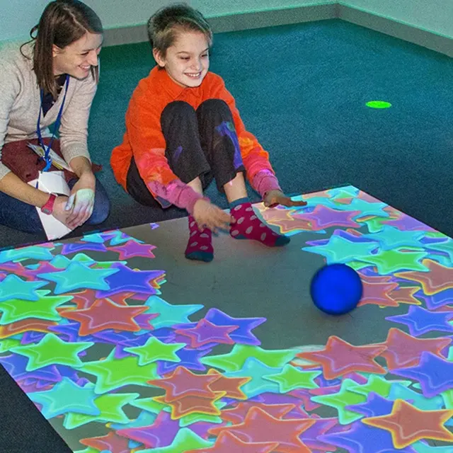 عربة النسخة الأساسية متعة داخلية سهلة مثيرة 3d أرضية تفاعلية ضوئي ألعاب للأطفال.
