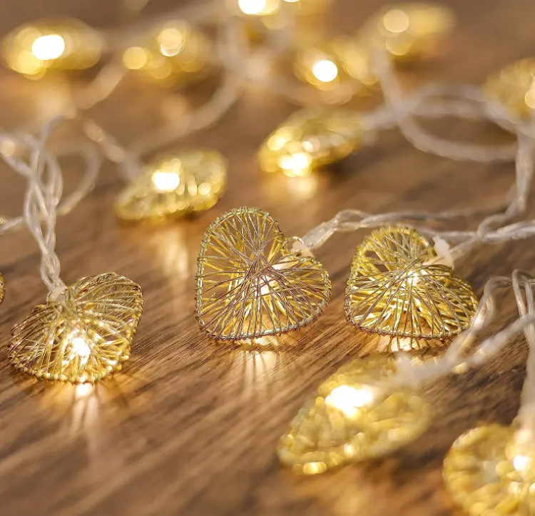 Corda de luzes douradas em forma de coração de fadas | dia dos namorados decorações