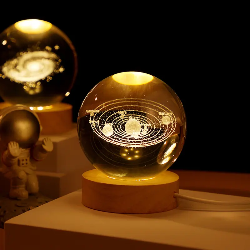 Lampu malam bola kristal seni 3D, lampu malam Led sistem tenaga surya, Dekorasi dasar kayu bercahaya untuk rumah Desktop