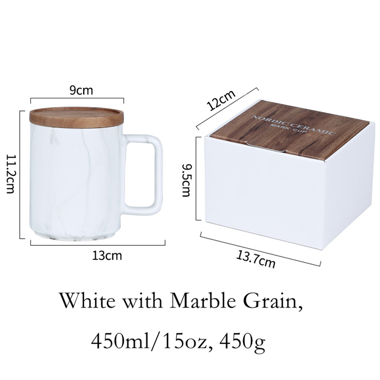 Tasse blanche avec bois