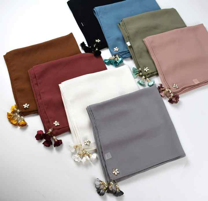Sciarpa quadrata in chiffon di perle solide da donna foulard musulmano ins piccola sciarpa di seta fresca Hui garza floreale nappa hijab sciarpa