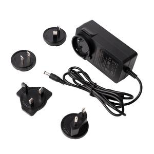 Kompaktes und langlebiges Gleichstrom adapter mit mehreren Anschluss spitzen - Product Image 1