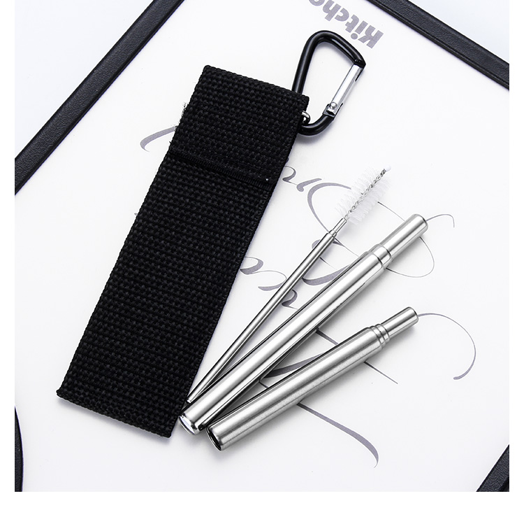 straw set with black pounch