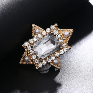 Versatile <strong>Brooch</strong> That Adds a Touch of Class to Your Attire, Featuring an Anti-slip Design, Both Clothing and Accessories - Product Image 4