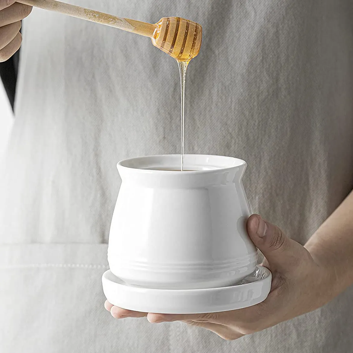 Decalque de mel personalizado de estilo luxuoso, jarra de mel de cerâmica única vazia com fralda de madeira e bandeja base de tampa, venda no atacado