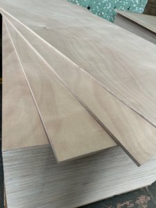 9mm 4x8 Modern ticari okaliptüs kontrplak <span class=keywords><strong>Okoume</strong></span> kaplama huş otel mobilya ve dekorasyon için çevre dostu E1 sertifikalı