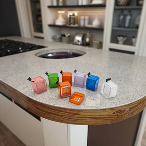 WOWO Tech方形塑料卡片式定制标志药草研磨机50毫米2层手动研磨工具，带大储物盒 - Product Image 6