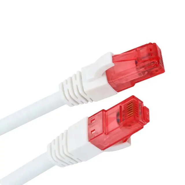 Kırmızı rj45 konnektörü ile ethernet ağ kablosu utp cat6 internet patch kablosu lan kablosu