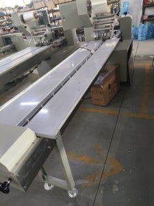 石鹸、ケーキ、キャンディー用の多機能枕型全自動包装機 - Product Image 2