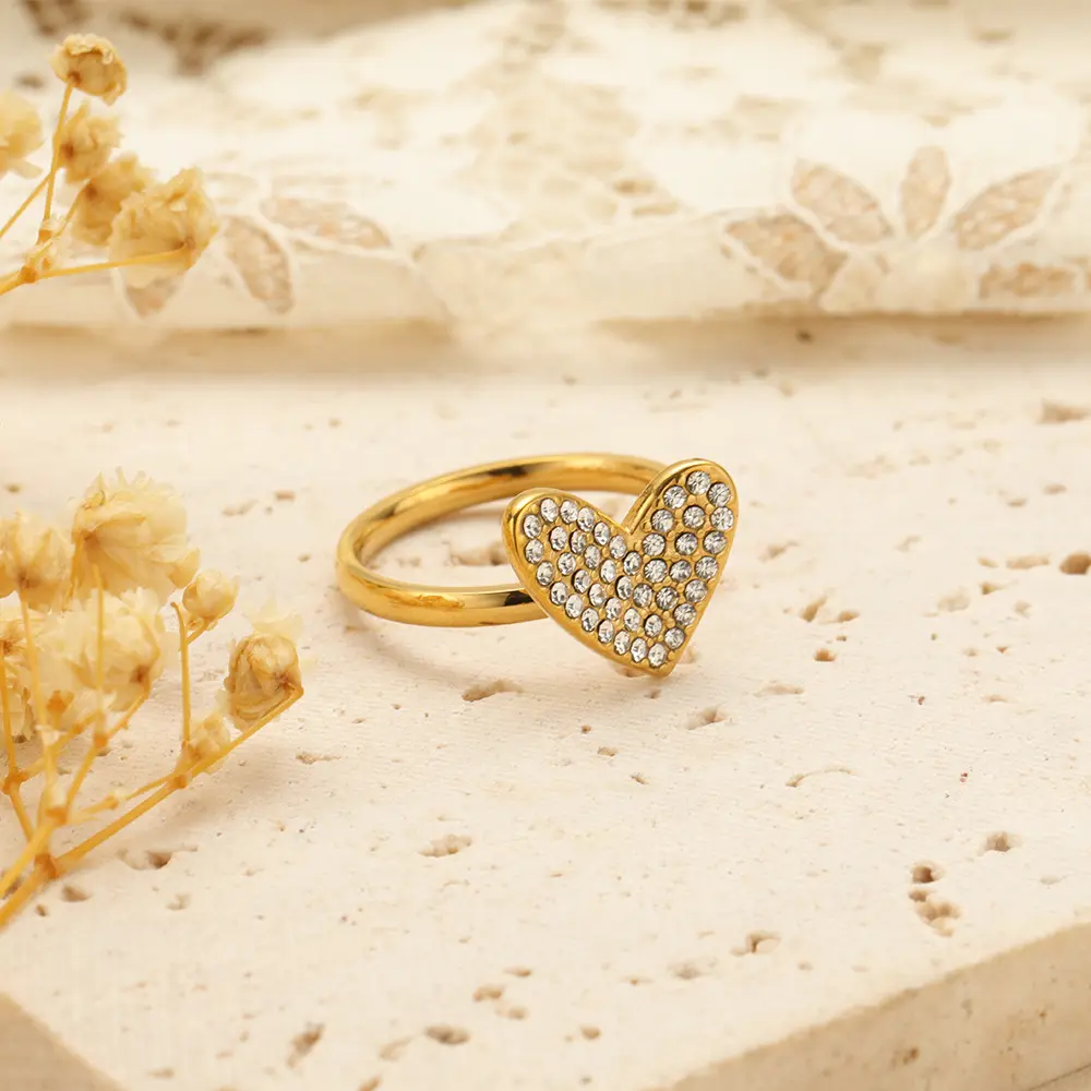 Anillo de acero inoxidable chapado en oro de 18K para mujer, anillo de circonita con corazón de amor, precio holesale