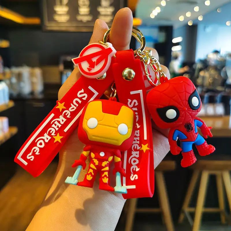 Chaveiro de PVC Marvel Novos Avengers Boneca pingente de carro chaveiro de bola de plástico poncho de chuva descartável