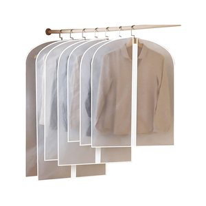 Logo Kustom Murah ECO Antidebu Bening Non-tenun Tersedia Gantungan Garmen Penutup Debu Tas untuk Lemari Lemari Baju Hallstand - Product Image 1