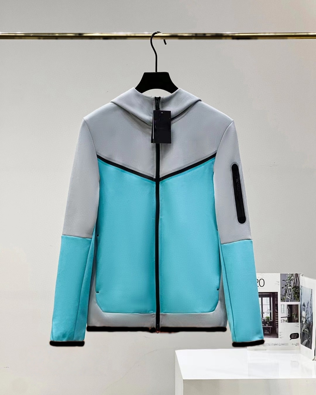 Turquoise+light grey