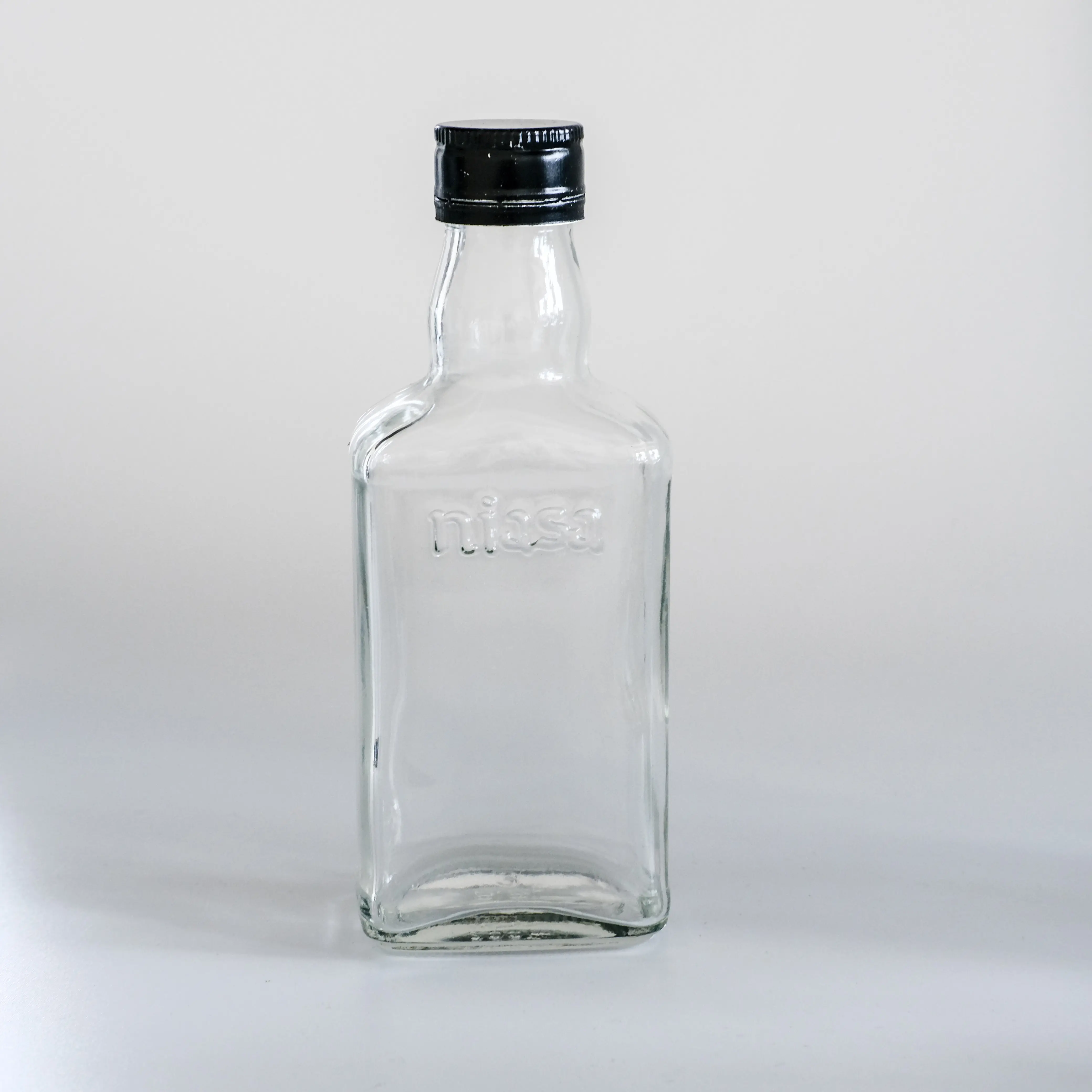 La migliore vendita 300ml creativo rotondo bottiglia di liquore di vetro per whisky Gin Vodka vino bottiglia di vino di frutta con coperchio in metallo