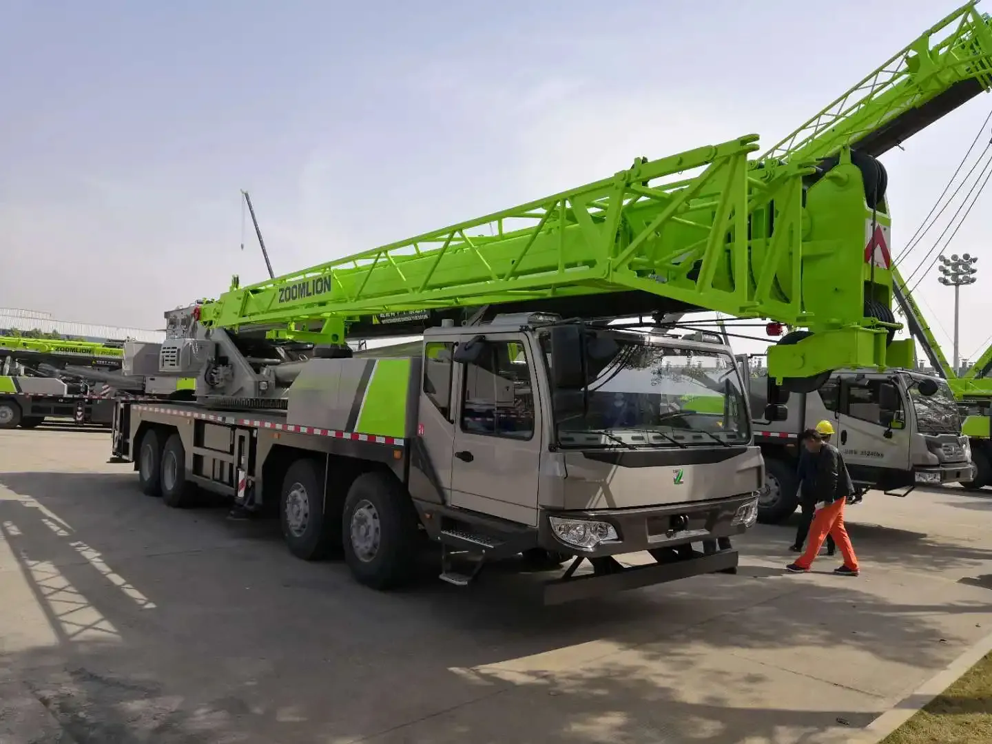 New qy55v tất cả các địa hình cần cẩu 55 tấn di động xe tải cần cẩu