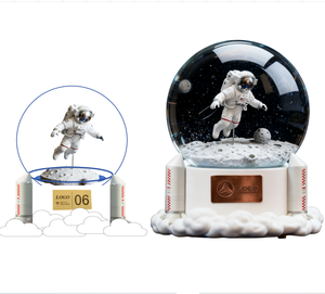 Hình ảnh tùy chỉnh nhựa thủ công thủy tinh Nước toàn cầu Phi Hành Gia snowglobe - Product Image 1