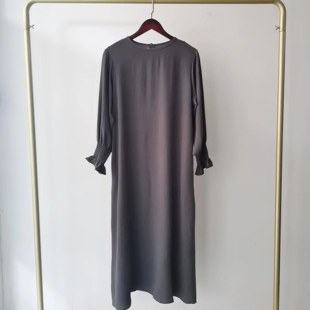 Gris oscuro