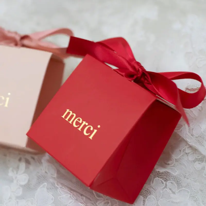 Carton de luxe pliable avec logo personnalisé Boîte d'emballage cadeau de porte pour fête de mariage avec ruban pour cadeaux de Noël