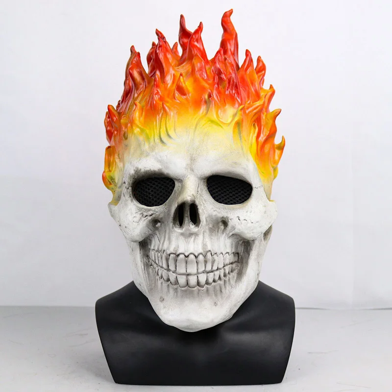 Calavera blanca con llamas