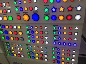 30mm voll farbiger LED-beleuchteter Druckknopf Eingebauter Schalter 5-V-Tasten für Arcade-Joystick-Spiele Mame Jamma Raspberry PI2