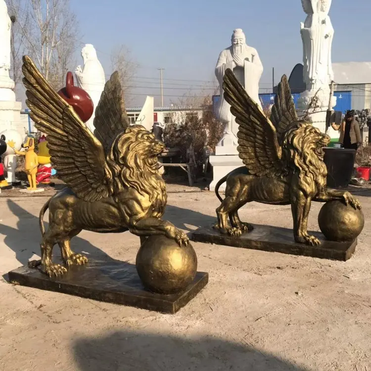 Snelle Levering Groot Formaat Glasvezel Leeuw Met Vleugels Standbeeld Hars Vliegende Leeuw Sculptuur