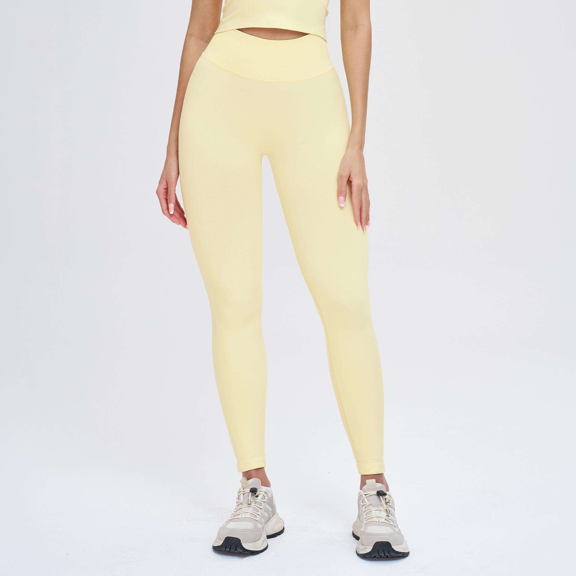 เลกกิ้งสีเหลือง