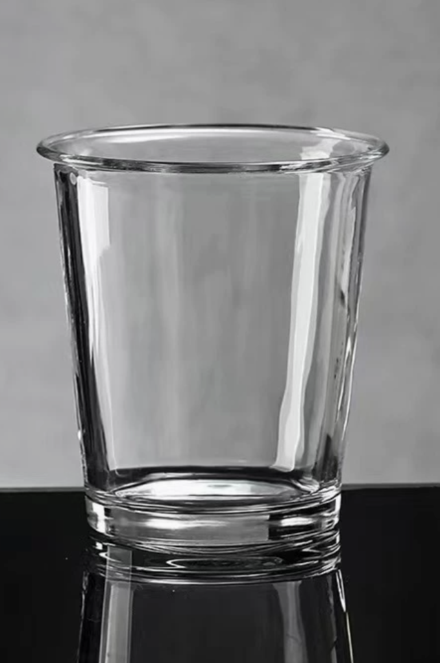 Tasse courte en verre transparent