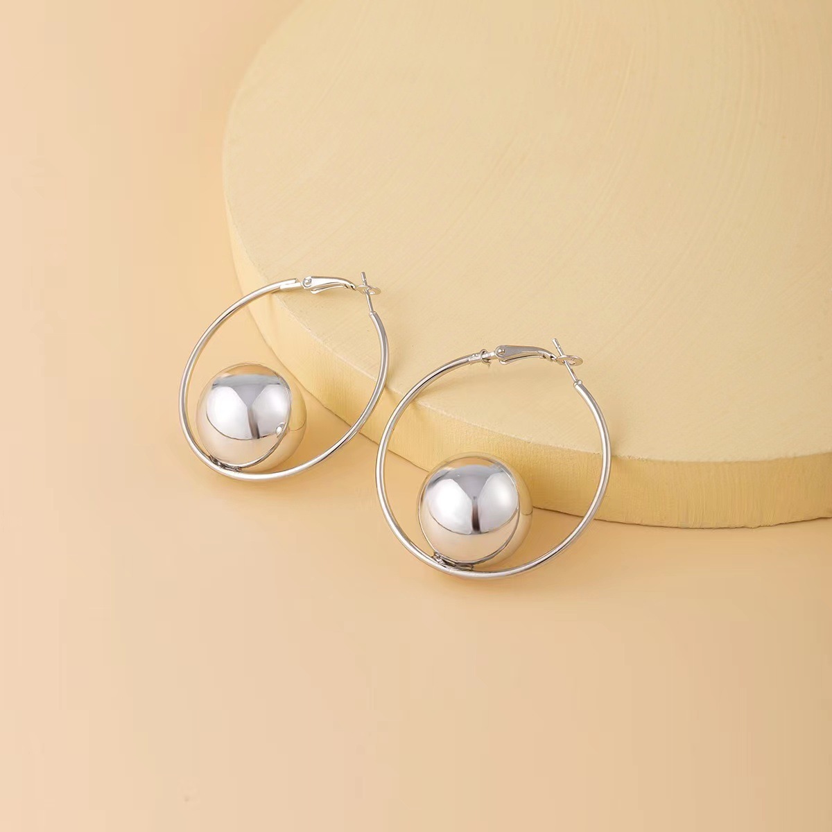 Boucles d'oreilles blanches